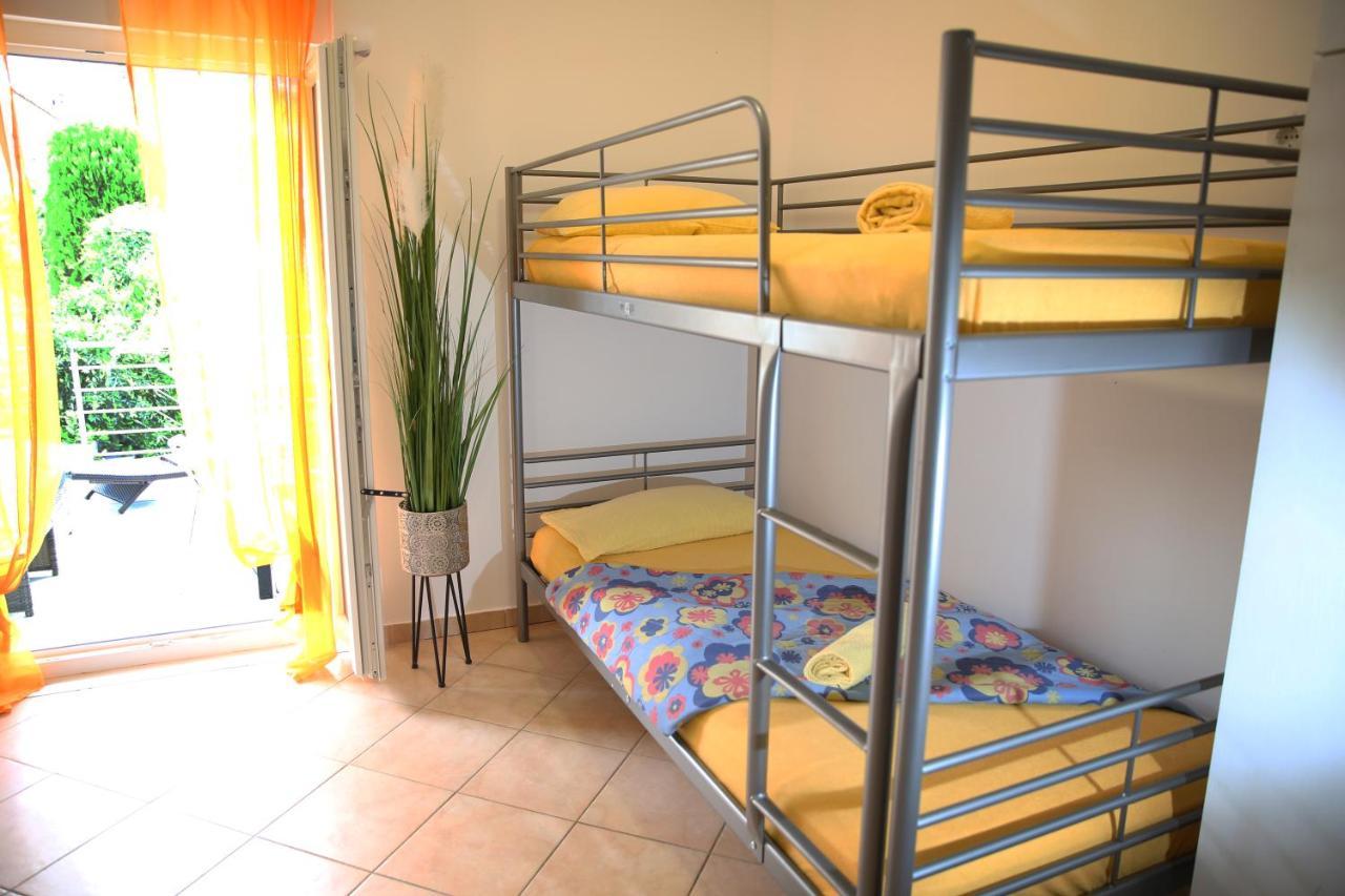 Villa Mit Whirlpool Fuer 32 Per Crikvenica Eksteriør billede